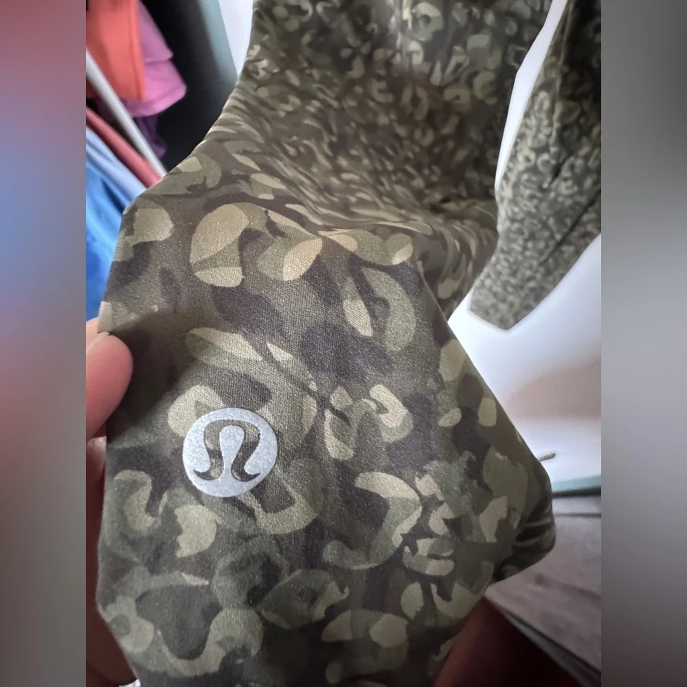 Lululemon Base Pace High-Rise Tight 25" Camo Medium Olive Multi - Picture 11 of 12